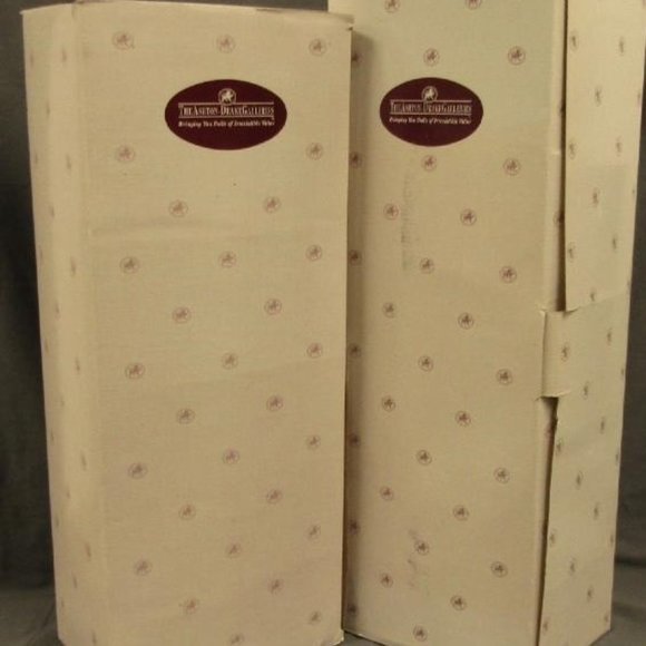 The Ashton-Drake Galleries' "Winter Romance" Porcelain Bride Doll - Picture 7 of 7